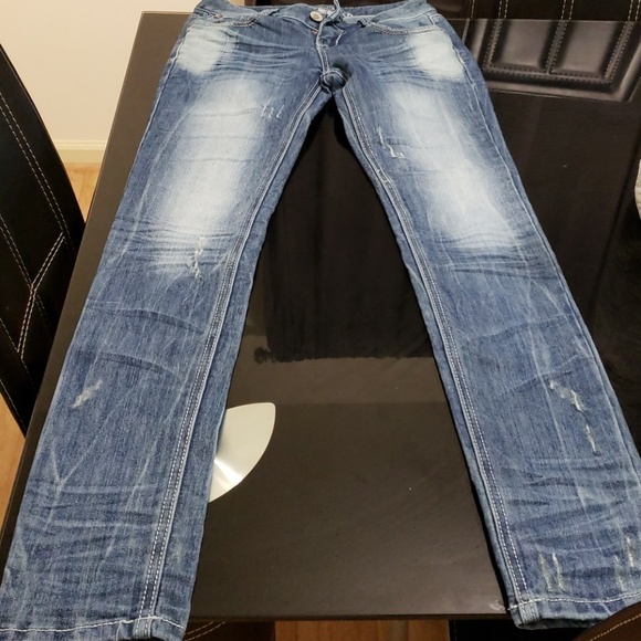 Blue jeans - Picture 2 of 4